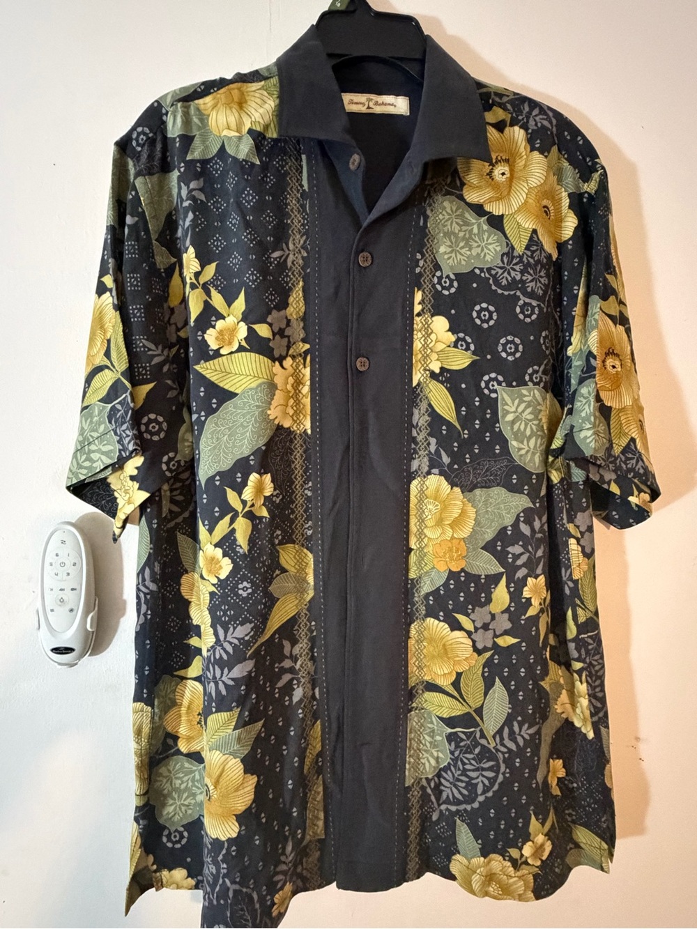 Tommy Bahama Black/Yellow/Gray Short-Sleeve Floral - Beach - Cruise - Size M-LN